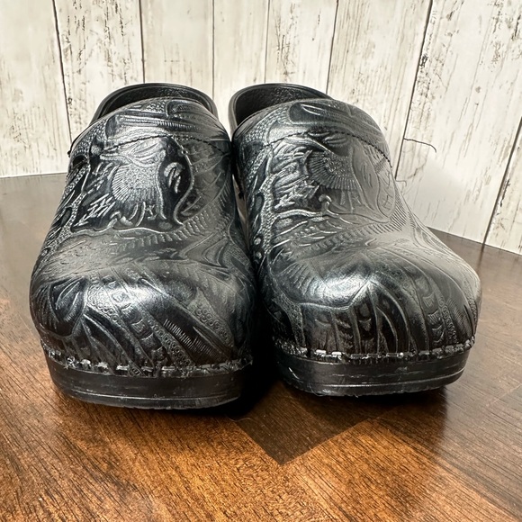 Dansko Women’s Professional Black Tooled Leather Clogs Size US 10.5 - Picture 2 of 7
